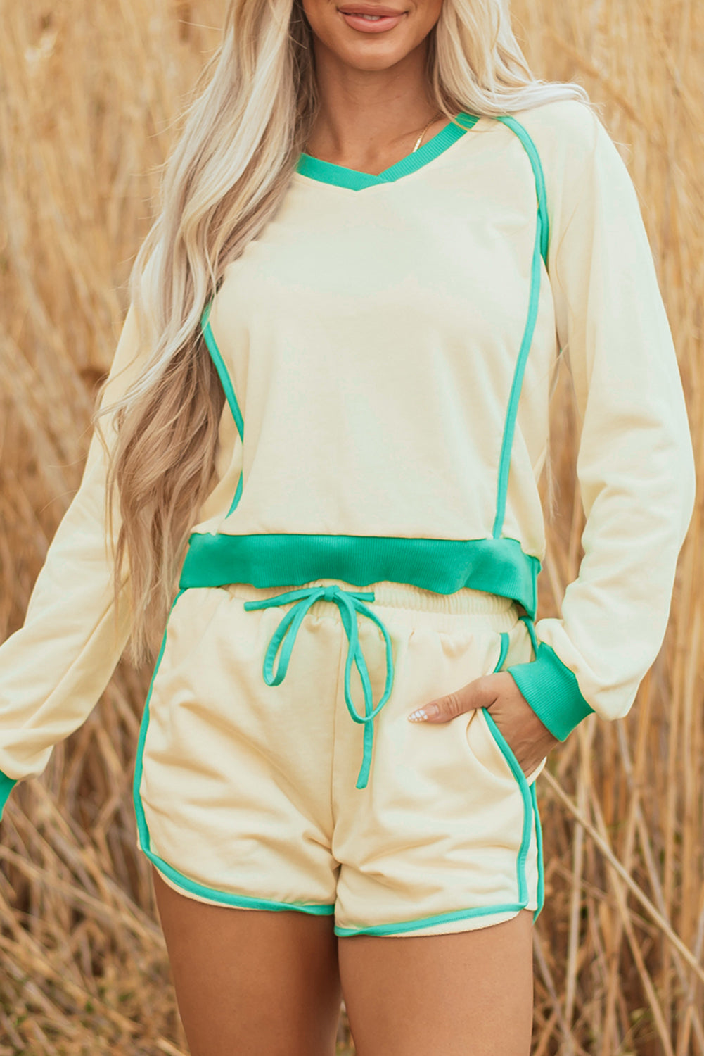 White Contrast Trim Colorblock Drawstring Shorts 2pcs Outfit