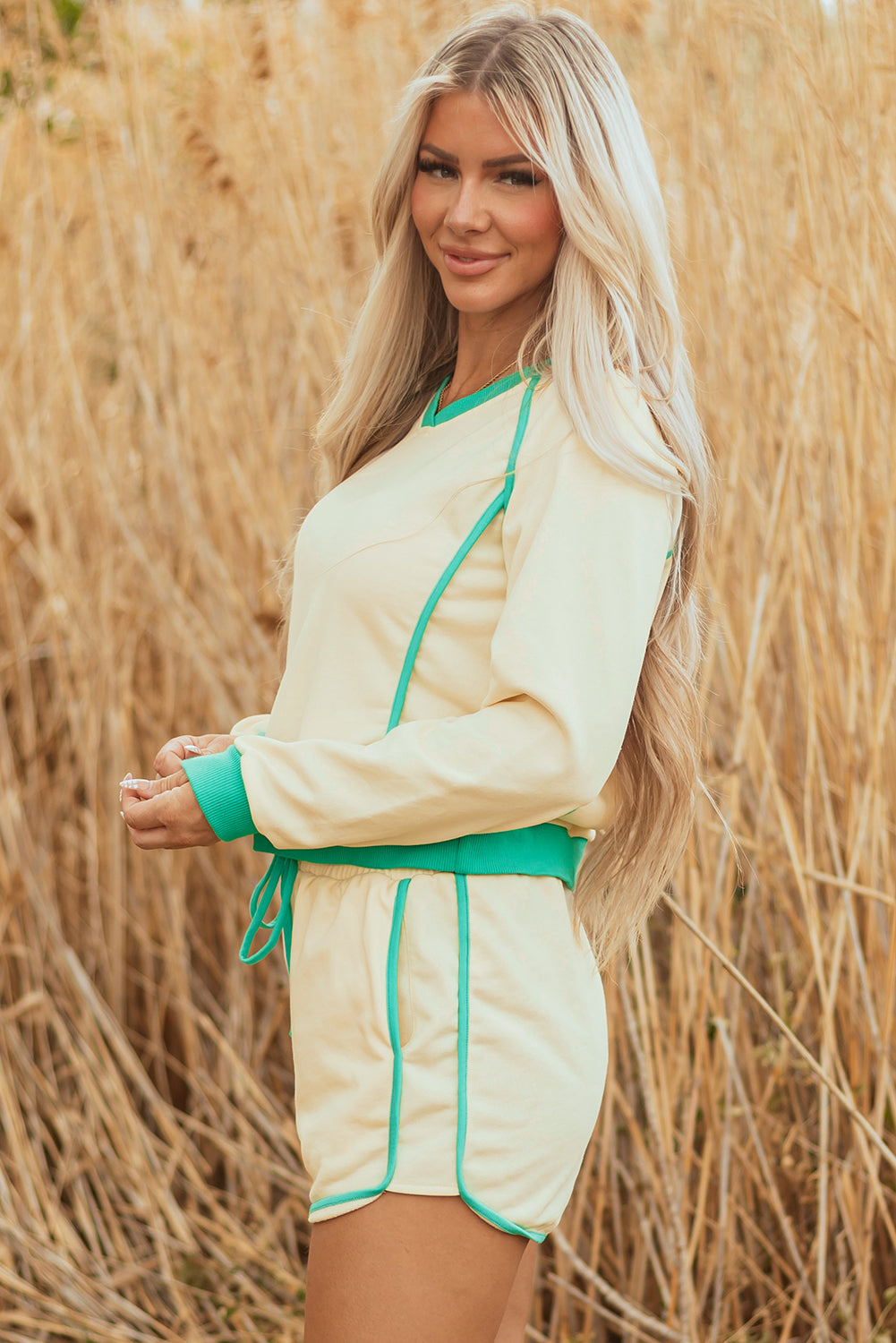 White Contrast Trim Colorblock Drawstring Shorts 2pcs Outfit